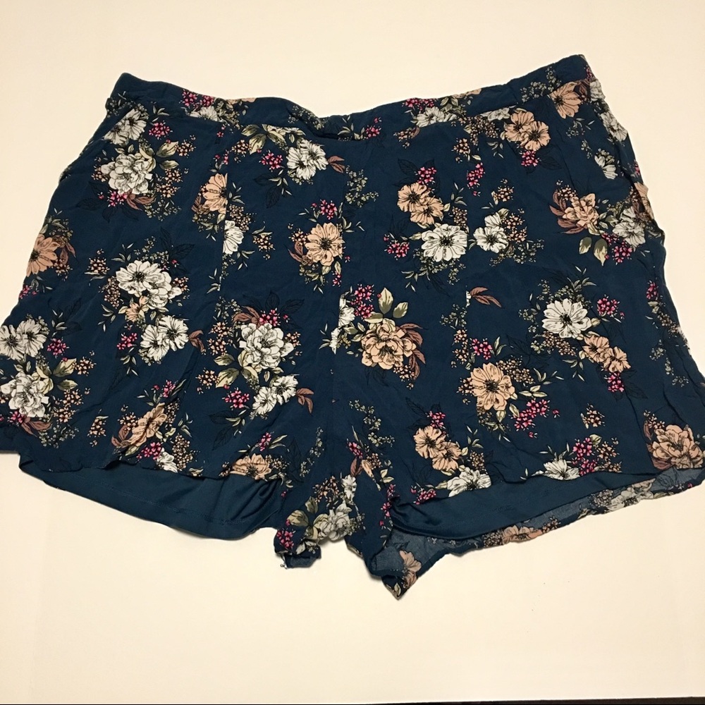 EUC Size 4 Torrid Floral Loose Layered Shorts